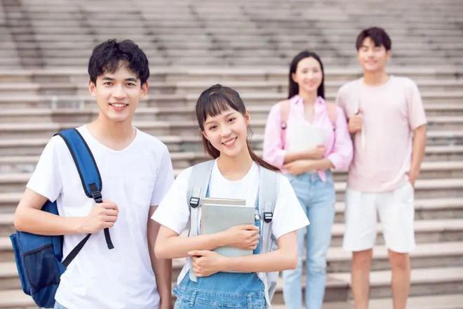 新生报道时大学宿舍床位该如何挑选？