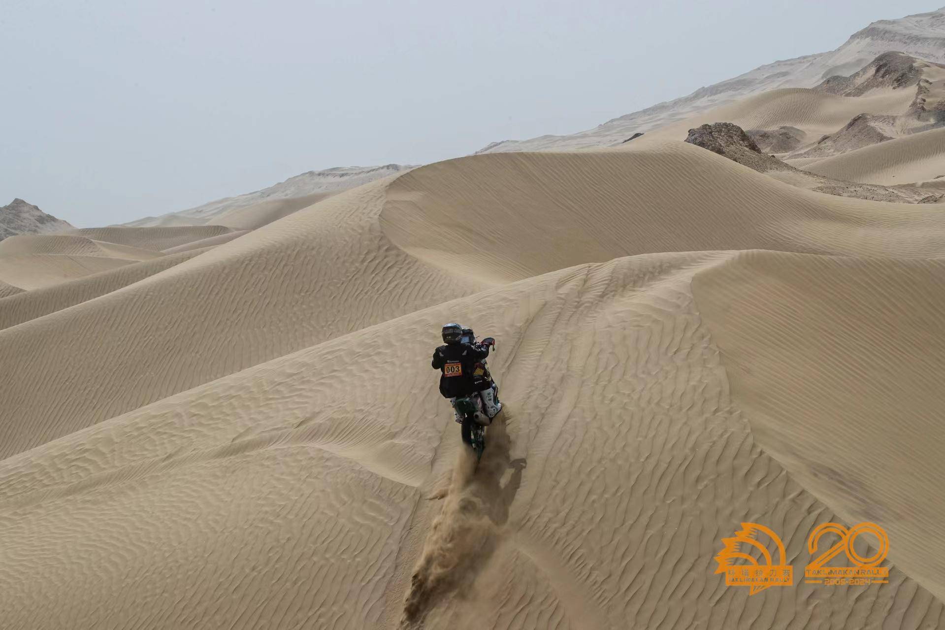 横穿塔漠环塔SS4赛段沿着N39°红白山向东挺进！ 附成绩(图12)