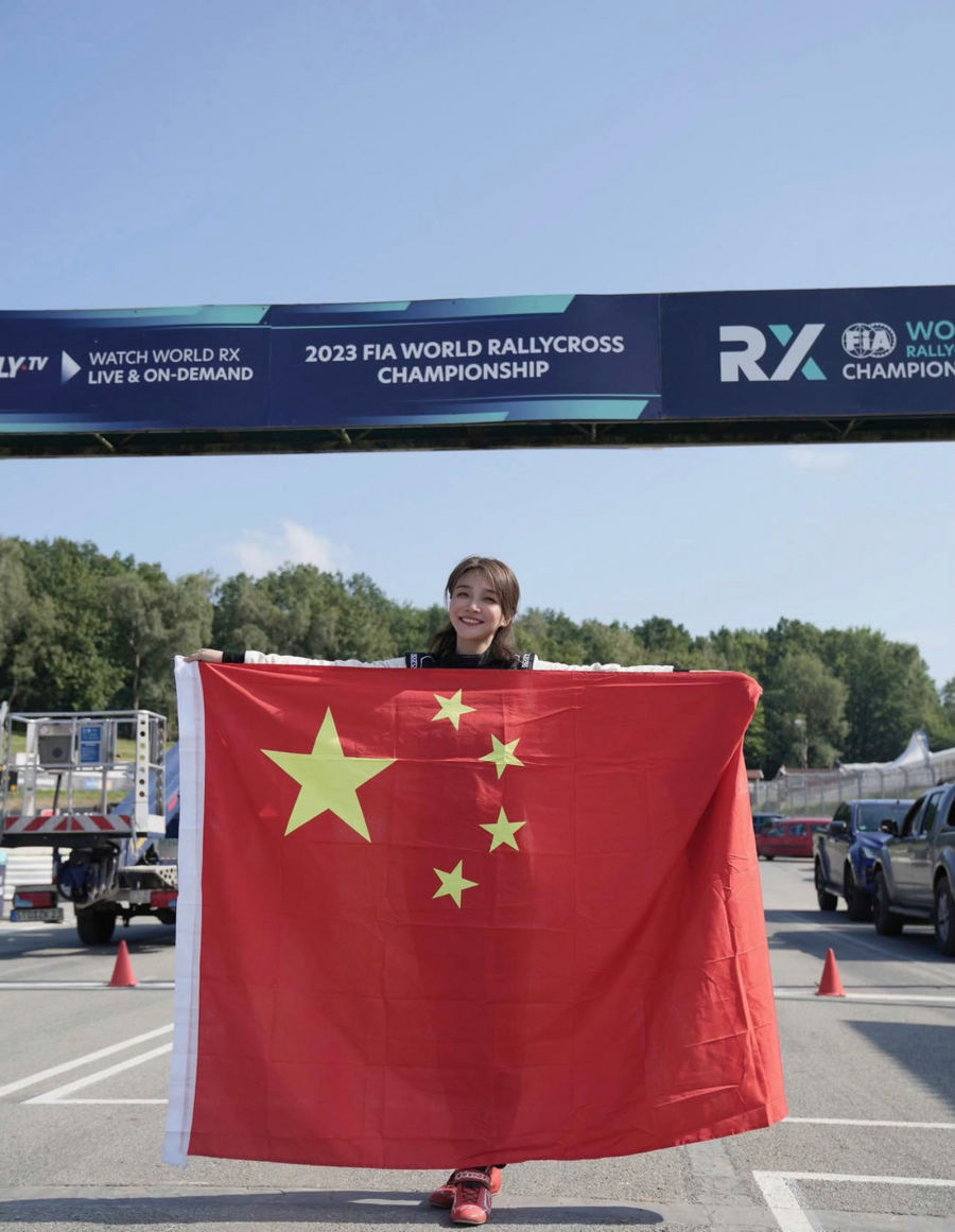 九游体育：2024CRX中国汽车跨界锦标赛北京站圆满落幕赛车手张岩捧双杯不让须眉(图6)