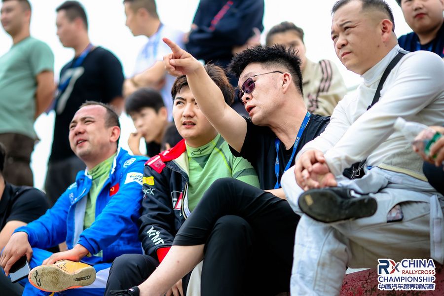 九游体育：2024CRX中国汽车跨界锦标赛北京站圆满落幕赛车手张岩捧双杯不让须眉(图10)