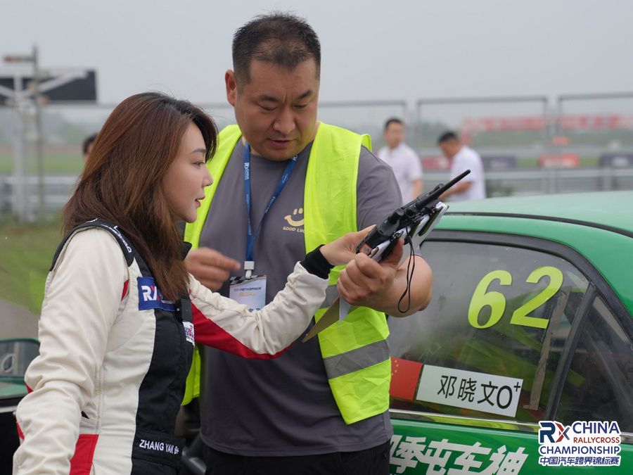 九游体育：2024CRX中国汽车跨界锦标赛北京站圆满落幕赛车手张岩捧双杯不让须眉(图18)