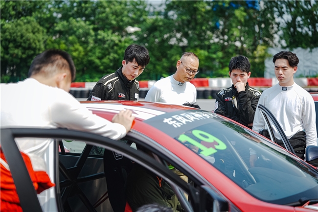 学赛照逐梦赛道！东风风神赛车学院株洲、上海分院学员圆满毕业(图5)