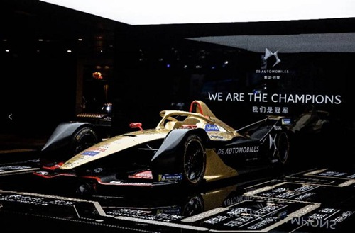 九游体育：F1落幕赛车模拟崛起：VR如何助力赛车模拟器成为下一个千亿级市场？