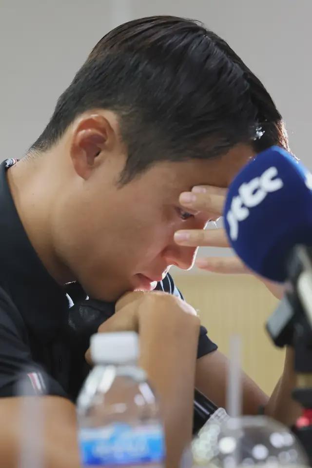 揭秘禁足球员与庄家交易：直接用个人账户(图3)