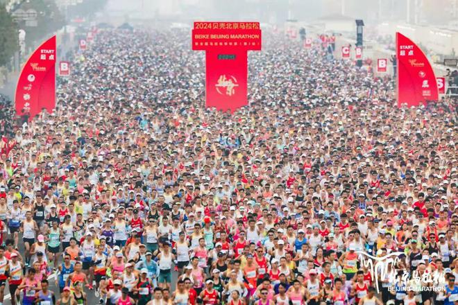 北京世纪坛医院三名医师跑者圆满完成2024北京马拉松赛道保障任务