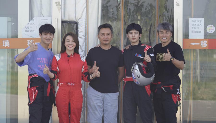 《飞驰人生2》激燃春节档 沈腾范丞丞竞速带动全民赛车热(图5)