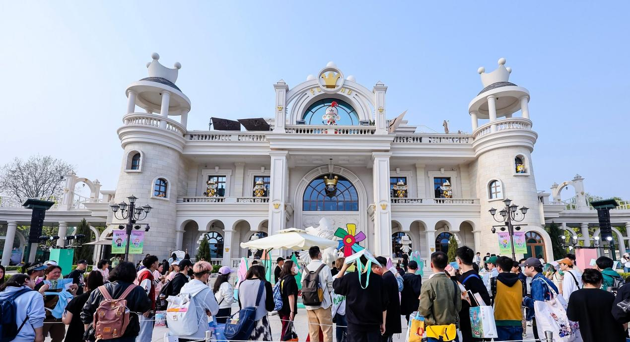 泡泡玛特2024半年报发布：中国内地业务营收321亿元 同比增长315%(图2)