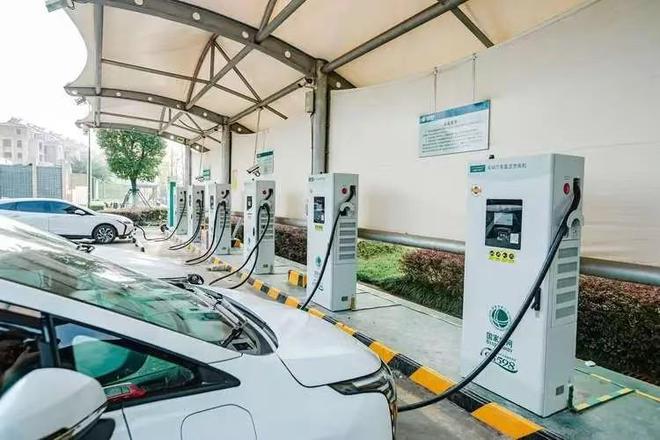 百亿资产管理联慧新能源进军新能源赛道新风口目的地充电站