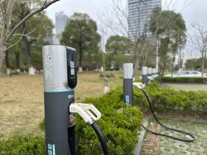 百亿资产管理联慧新能源进军新能源赛道新风口目的地充电站(图4)