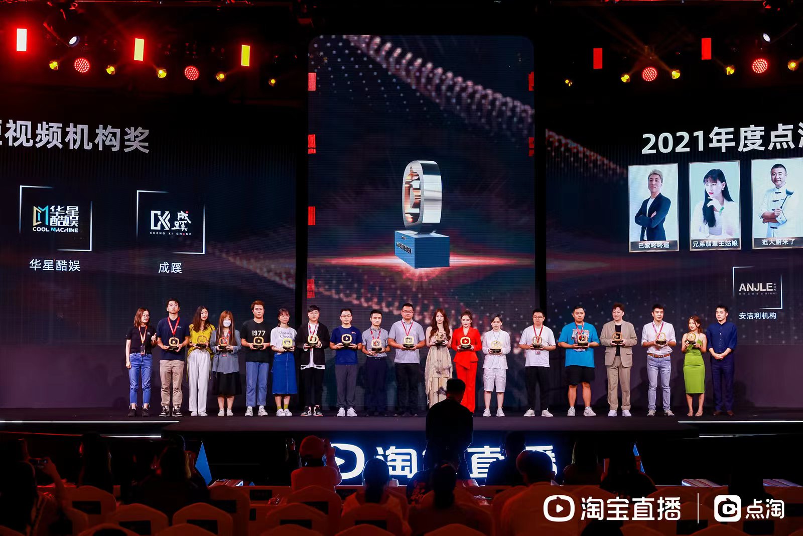 九游官网入口：数智IP引领影视变革：稻草熊娱乐与白洞文化战略合作探秘