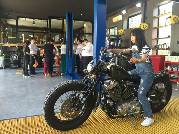 拉萨纵横机车俱乐部