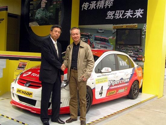 东风标致赞助华龙车队驾206挑战CCC 1600组