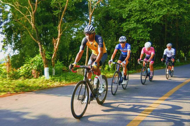 德宏芒市站 2024年七彩云南格兰芬多自行车节新赛道鸣枪出发(图7)