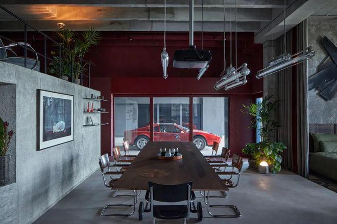 上个世纪的飞机零部件大楼被改造成时间与空间交织的工业风loft(图2)