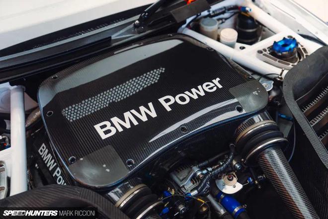 《极品飞车：最高通缉》E46 M3 GTR复活！现实比游戏更抓马(图10)
