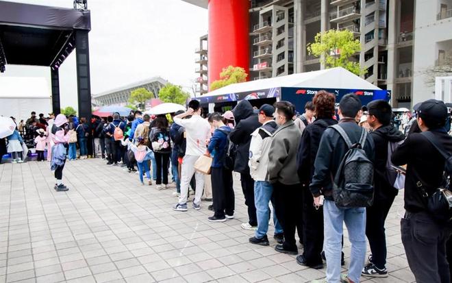 九游官网入口：虚拟赛车同样激情！2024 SVS暨虚拟F1中国公开赛在上赛场启动(图4)