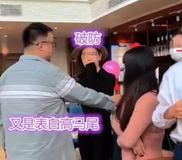 九游app：广东相亲会马尾辫女子人气高旁边美女破大防：我到底差在哪？(图2)
