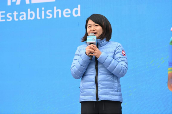 九游app：喜德盛阿斯塔纳环法车队惊艳亮相2024喜德盛车迷节盛大开幕(图4)