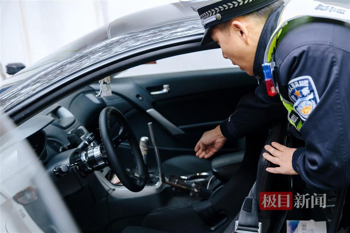 修理工把汽车改装成为一辆炫酷的赛车 被武汉交警查获(图3)