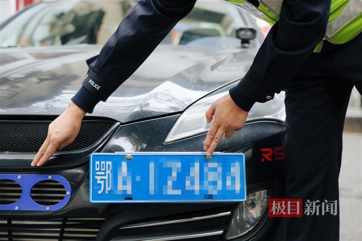 修理工把汽车改装成为一辆炫酷的赛车 被武汉交警查获(图2)