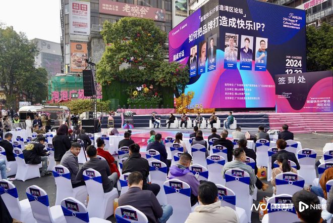 吴卓羲现身佛山办展首届天伦25H快乐IP文化节同期开幕