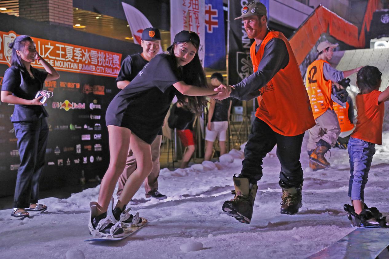 九游app：李白“穿越”静安！AI Hip-hop MV带你领略数字艺术新风潮
