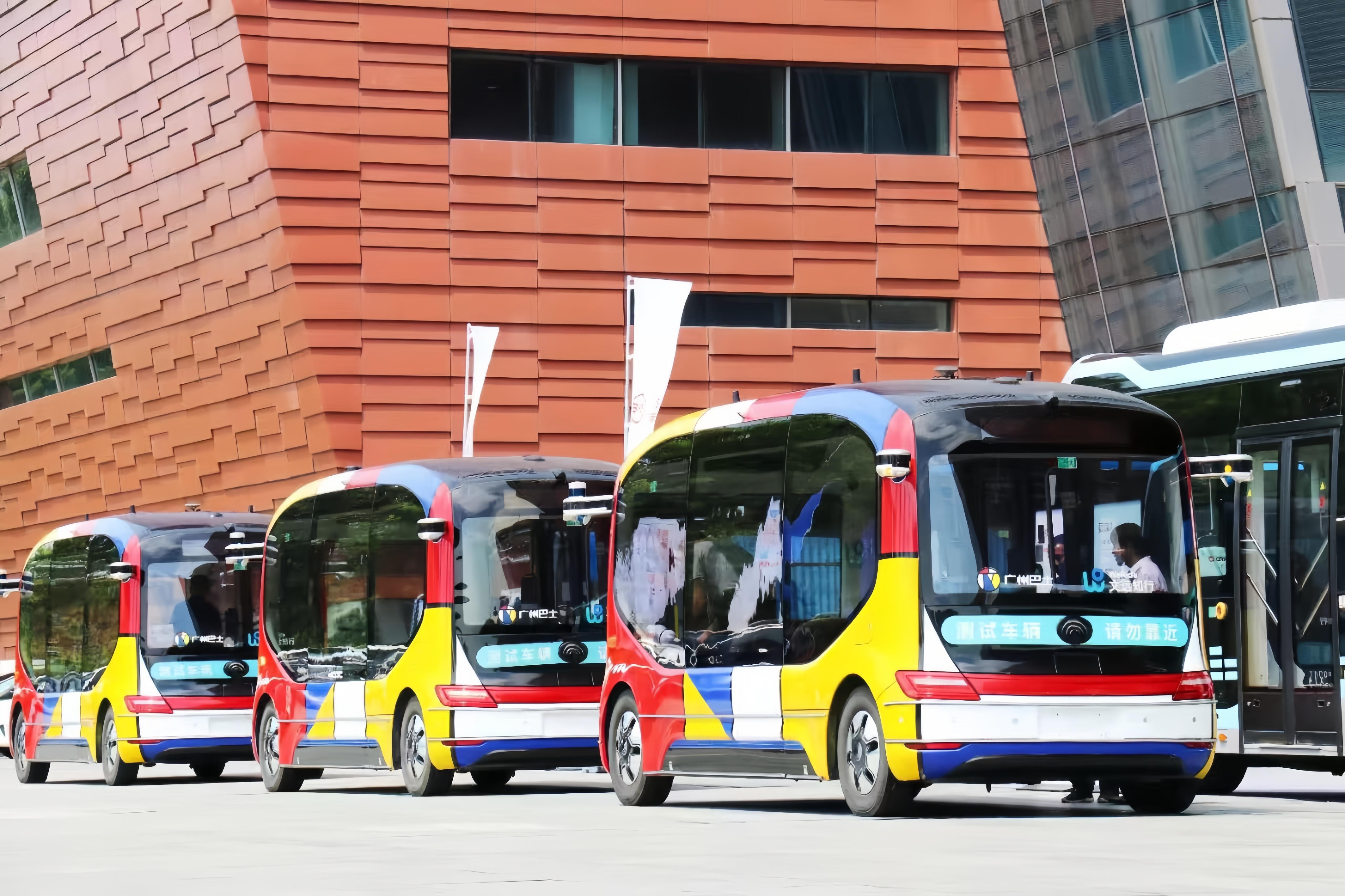 九游官网入口：广东产业转型升级“步子稳”：新赛道上亮点频出闪耀蛇年春节(图4)