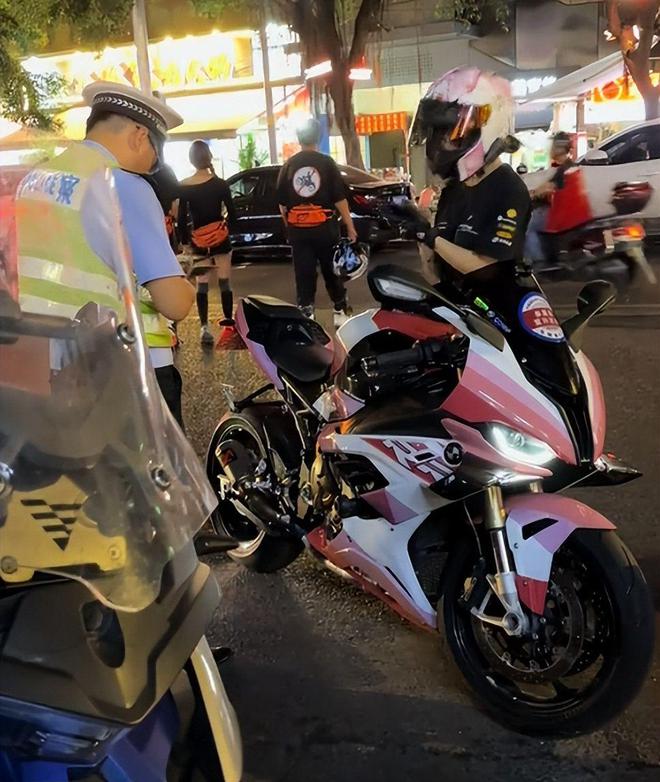 19岁机车网红车祸身亡！太漂亮身材太好引热议爱穿短裤丝袜狂飙(图10)