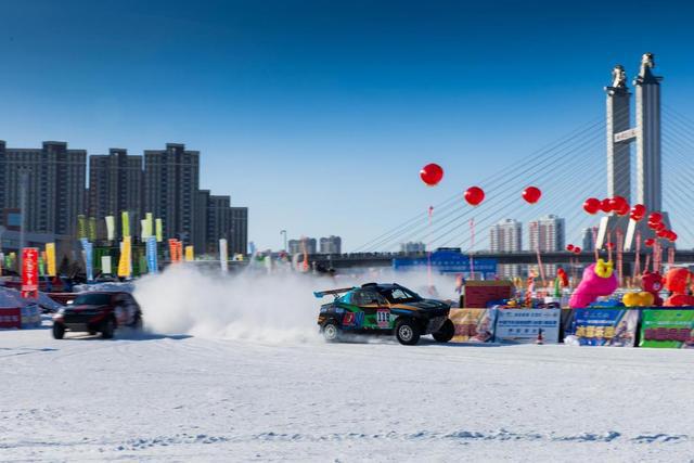 九游app：冰锋对决2025中国汽车场地越野（冰雪）锦标赛呼伦贝尔站预赛激烈角逐(图2)
