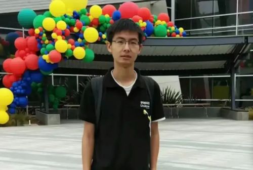 九游体育：王兴兴：斗狗(图6)