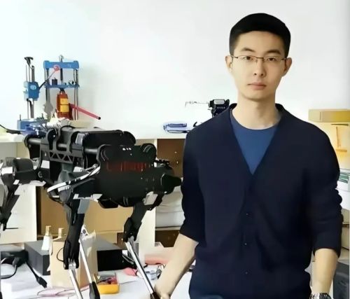 九游体育：王兴兴：斗狗(图10)
