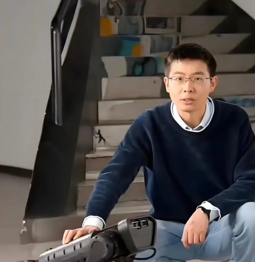 九游体育：王兴兴：斗狗(图12)