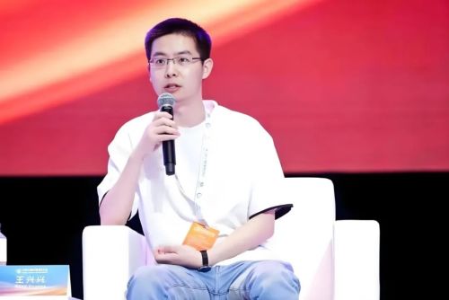 九游体育：王兴兴：斗狗(图34)