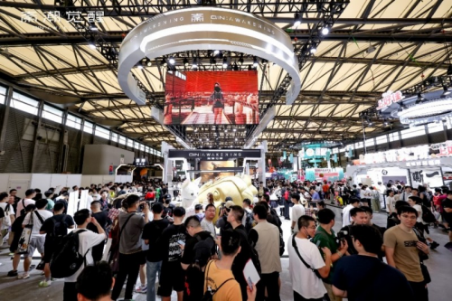 九游app：XR行业先行者秦潮觉醒惊艳亮相2024CJ展破次元引爆全球(图2)
