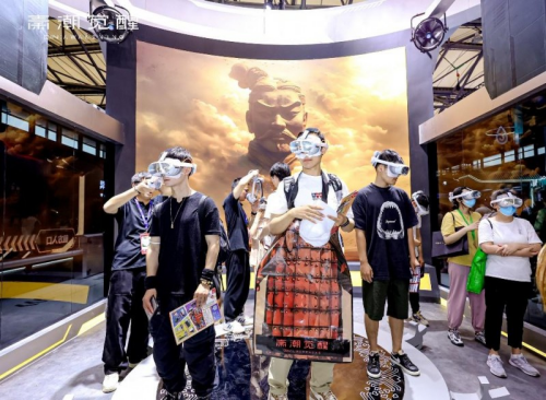 九游app：XR行业先行者秦潮觉醒惊艳亮相2024CJ展破次元引爆全球(图3)