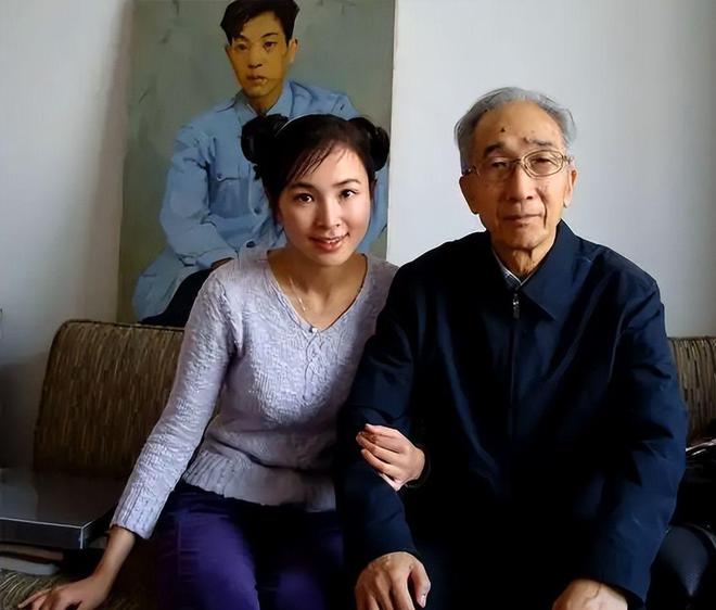 四川61岁画家让女儿当人体模特妻子在旁边欣赏获奖无数引争议(图4)