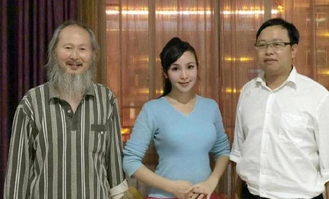 四川61岁画家让女儿当人体模特妻子在旁边欣赏获奖无数引争议(图8)