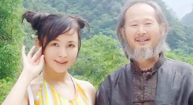 四川61岁画家让女儿当人体模特妻子在旁边欣赏获奖无数引争议(图7)