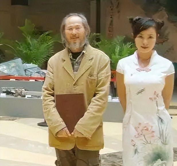 四川61岁画家让女儿当人体模特妻子在旁边欣赏获奖无数引争议(图20)
