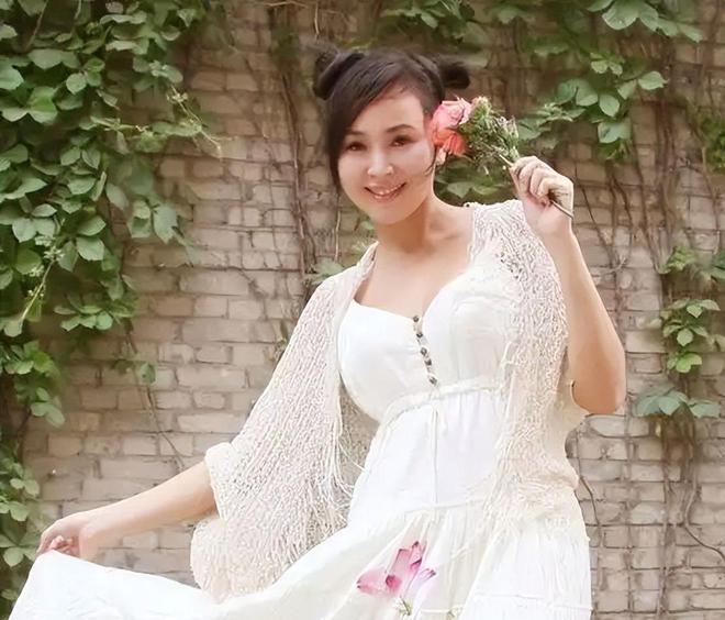 四川61岁画家让女儿当人体模特妻子在旁边欣赏获奖无数引争议(图18)