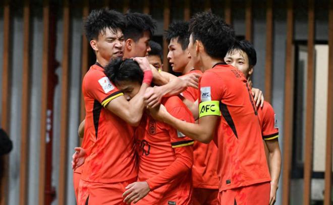 一场1-1亚洲杯死亡之组乱了！沙特登顶朝鲜爆冷上届亚军拿1分