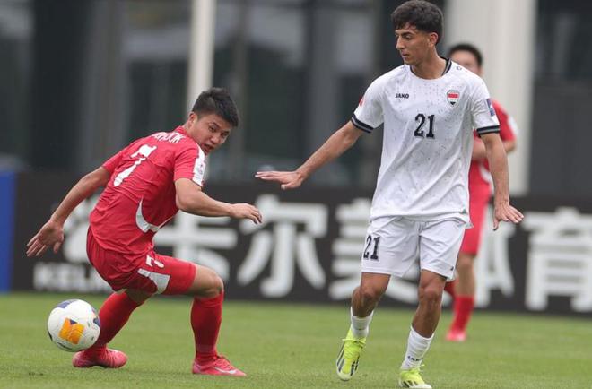 一场1-1亚洲杯死亡之组乱了！沙特登顶朝鲜爆冷上届亚军拿1分(图2)