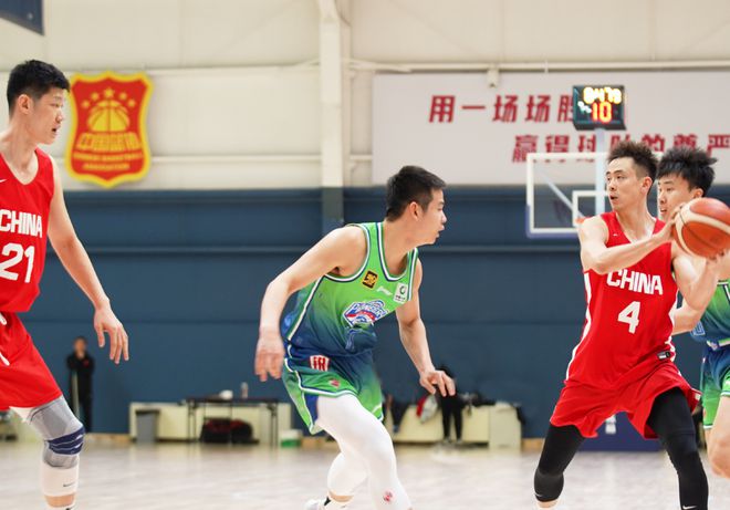 男篮与天津热身打五节！周琦背打李弘权暴扣赵嘉义强打詹姆斯(图2)
