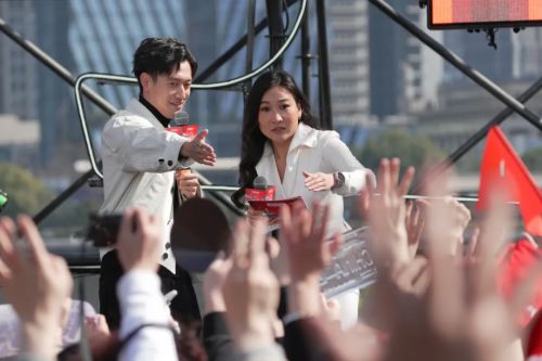 九游官网入口：奔向“独一无二”：F1上海站七日速写｜前线(图3)