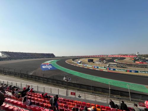 九游官网入口：奔向“独一无二”：F1上海站七日速写｜前线(图13)