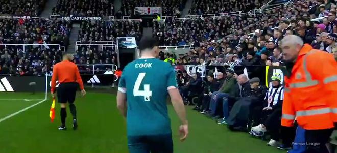 2-1！纽卡斯尔联主场低迷后场出现致命失误荷兰国脚梅开二度(图2)