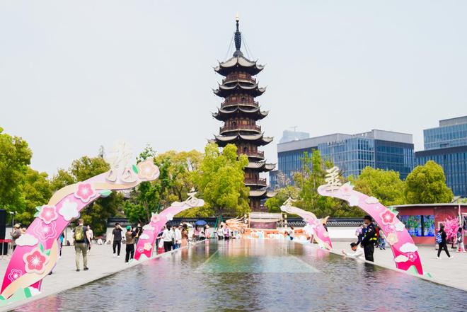 和机器人一起逛龙华庙会(图2)