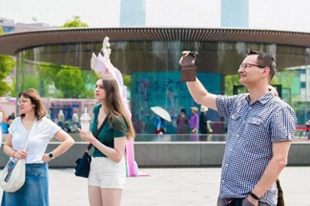 来龙华广场感受“妙会·春灵龙华”记得参与“微旅行”打卡