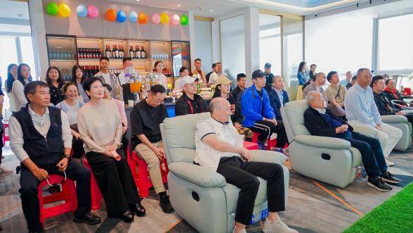 九游体育：昆明百冠高尔夫俱乐部盛大开业开启“运动+健康+社交”新风尚(图5)