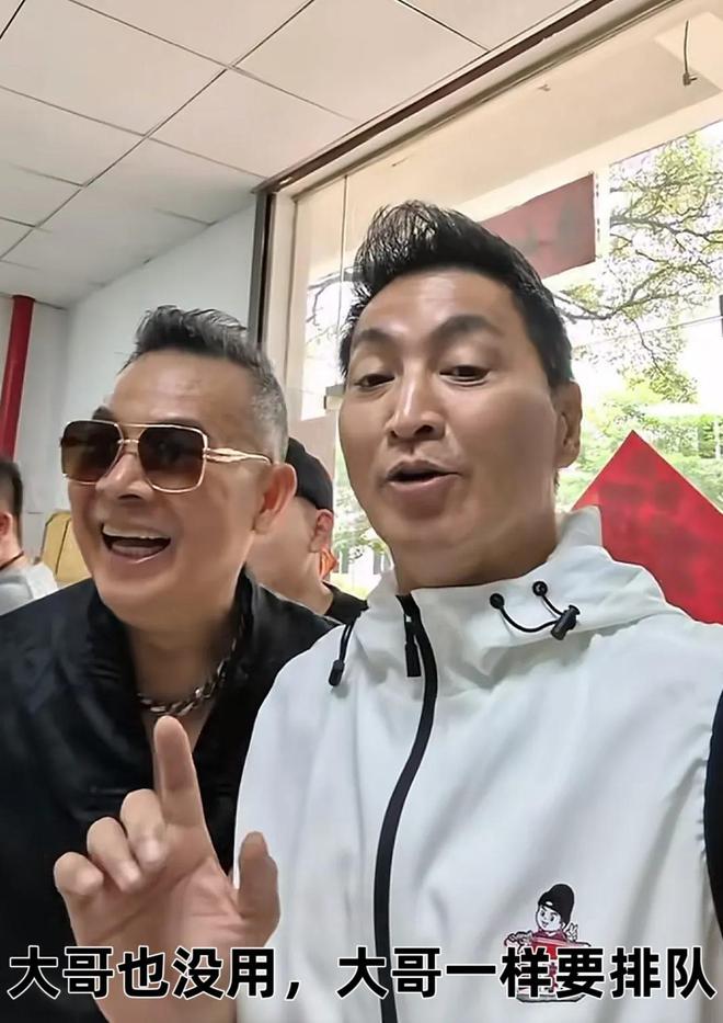 九游app：吴毅将到惠州探望何家劲对方带他排队吃员工餐称这是最高规格(图4)